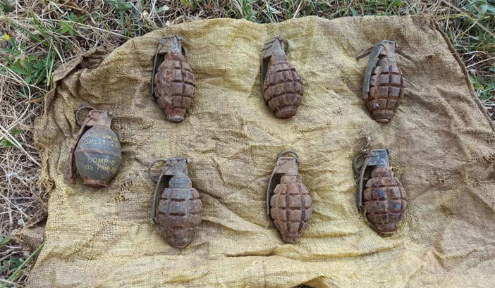 Şemdinli'de toprağa gömülü el bombaları ele geçirildi