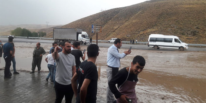 Hakkari - Van yolunda heyelan