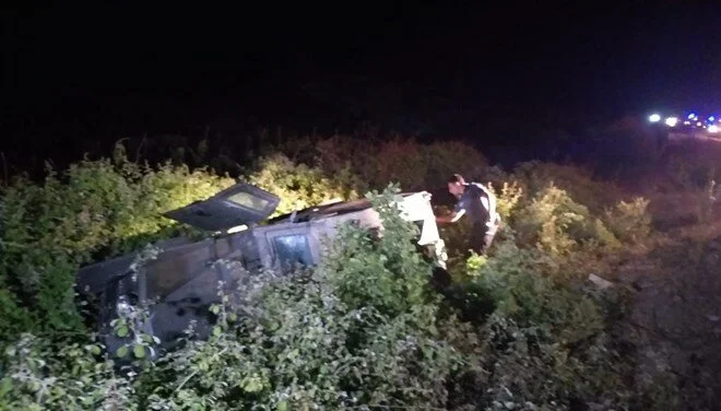 Askeri araç devrildi: 3 yaralı