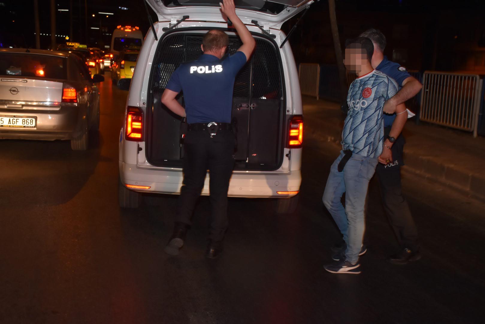 Omuz atma kavgası kanlı bitti