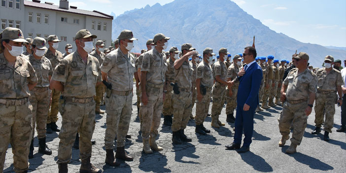 Vali Akbıyık asker ve polisle bayramlaştı