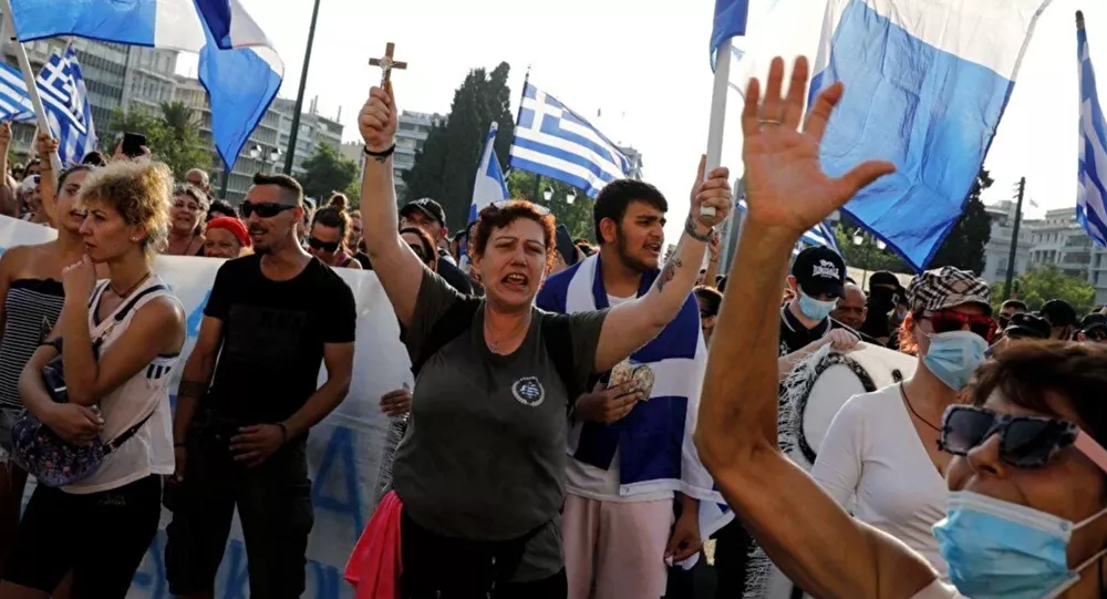 Aşı karşıtları polisle çatıştı