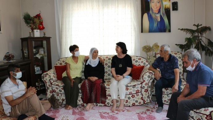 Deniz Poyraz’ın ailesine bayram ziyareti