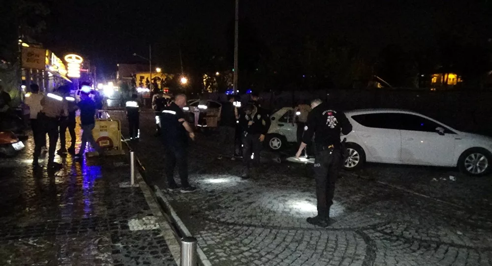 Kavgayı ayırmaya çalıştı, silahla vuruldu