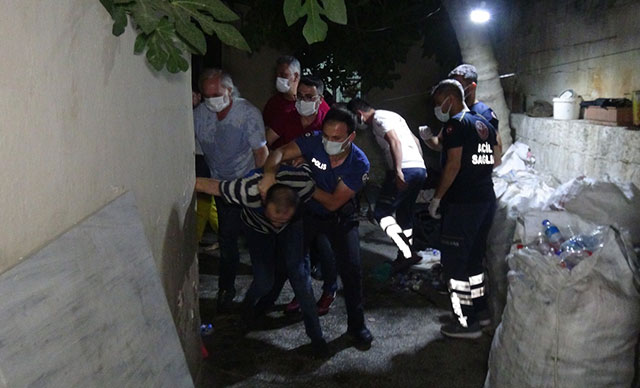 Annesini, eşini ve 5 çocuğunu rehin aldı