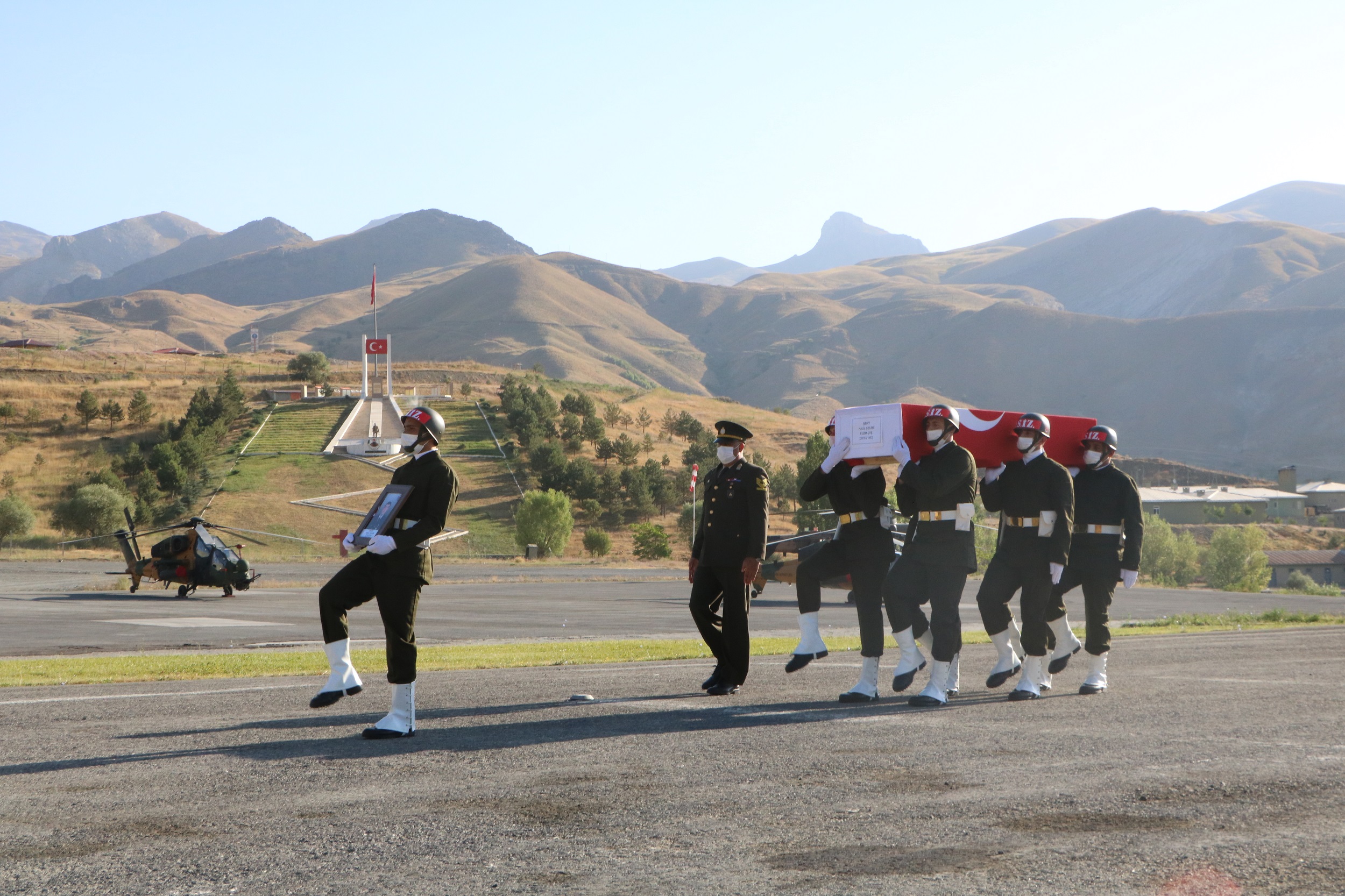Hakkari'de Şehit Piyade Uzman Çavuş Halil Çelebi için tören düzenlendi