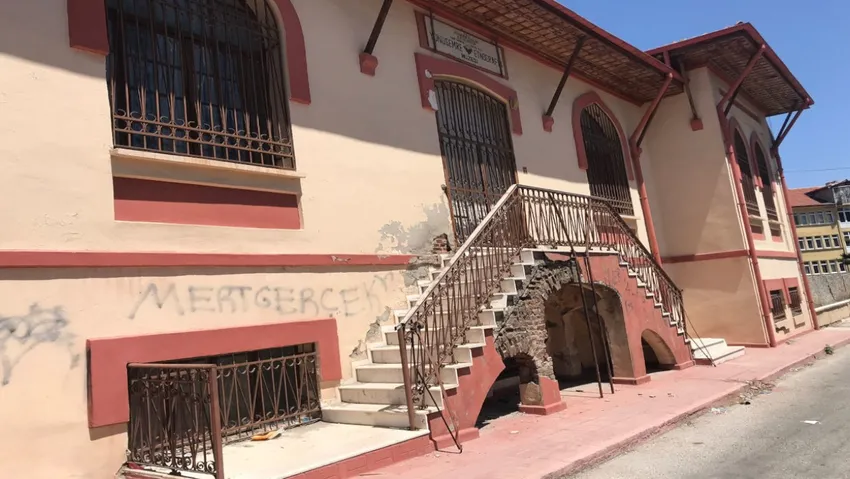 Kaderine terk edildi