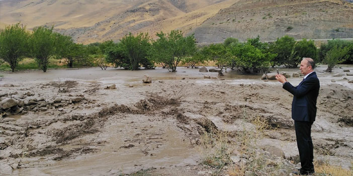 Esendere'de sel taşkına yol açtı!