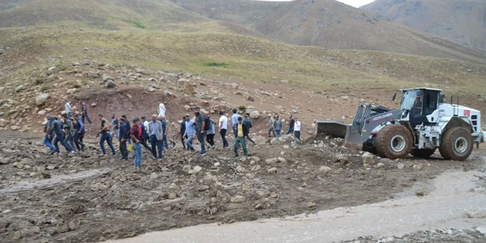 Yüksekova'da sel felaketi: 500 hayvan öldü