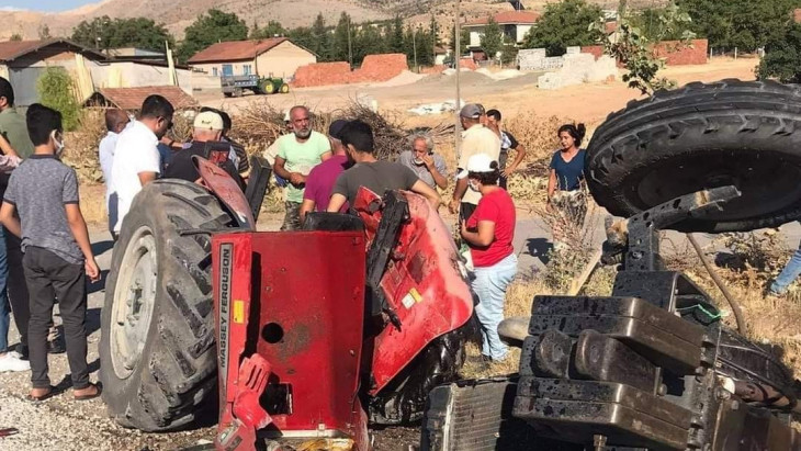 TIR ile traktör çarpıştı: 1 yaralı