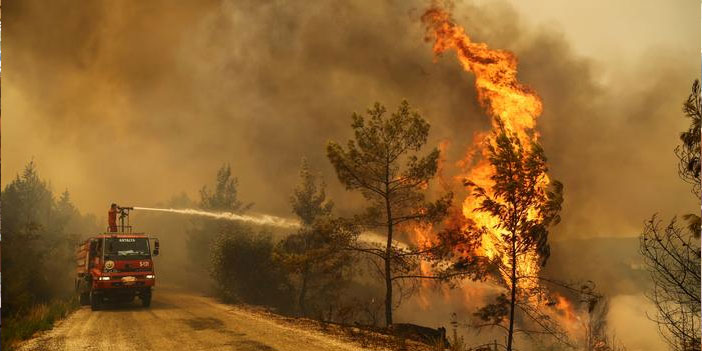 Yangında son durum: İki can kaybı daha, 3 ilde 6 yangın sürüyor