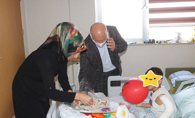 Üvey babası tarafından öldüresiye dövüldü