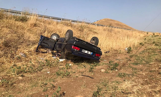 Şarampole devrilen otomobildeki çifti ölüm ayırdı