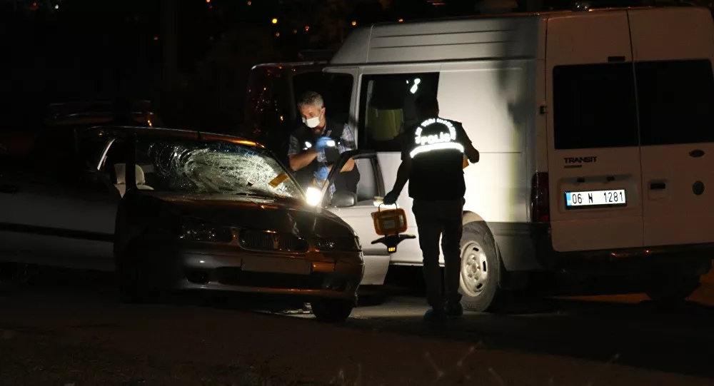 Sol şeritte zorla indirilen kadına arkadan gelen başka araç çarptı