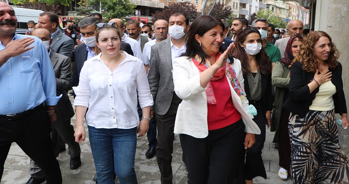 HDP, DTK ve DBP Eş Başkanları Hakkari’de esnafları ziyaret etti