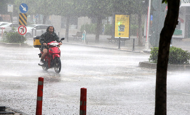Valilikten 'gök gürültülü sağanak' uyarısı
