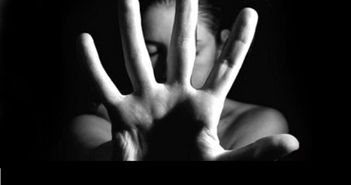 Kadın İstismarına Dur De!