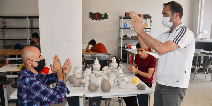 Hakkari’de engelliler üreterek yaşama tutunuyor