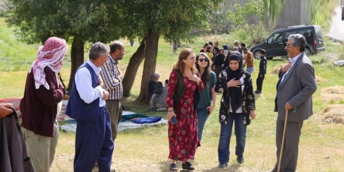 Öztürk ve Aydeniz Hakkari'de köyleri ziyaret etti