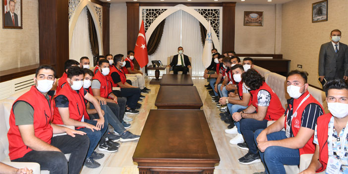 Hakkari Valisi Akbıyık, Damla Projesi gönüllülerini kabul etti