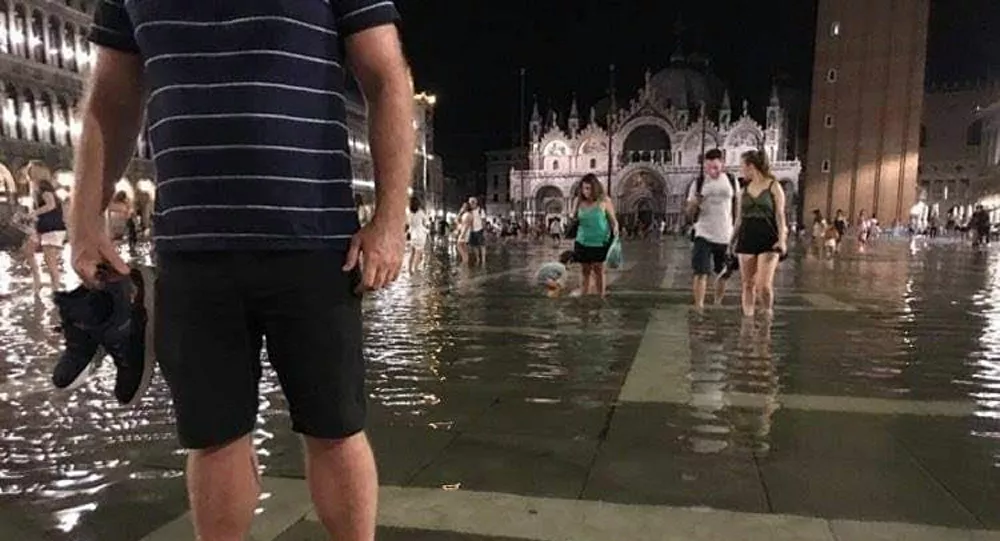 Venedik'in ünlü Piazza San Marco Meydanı'nı su bastı