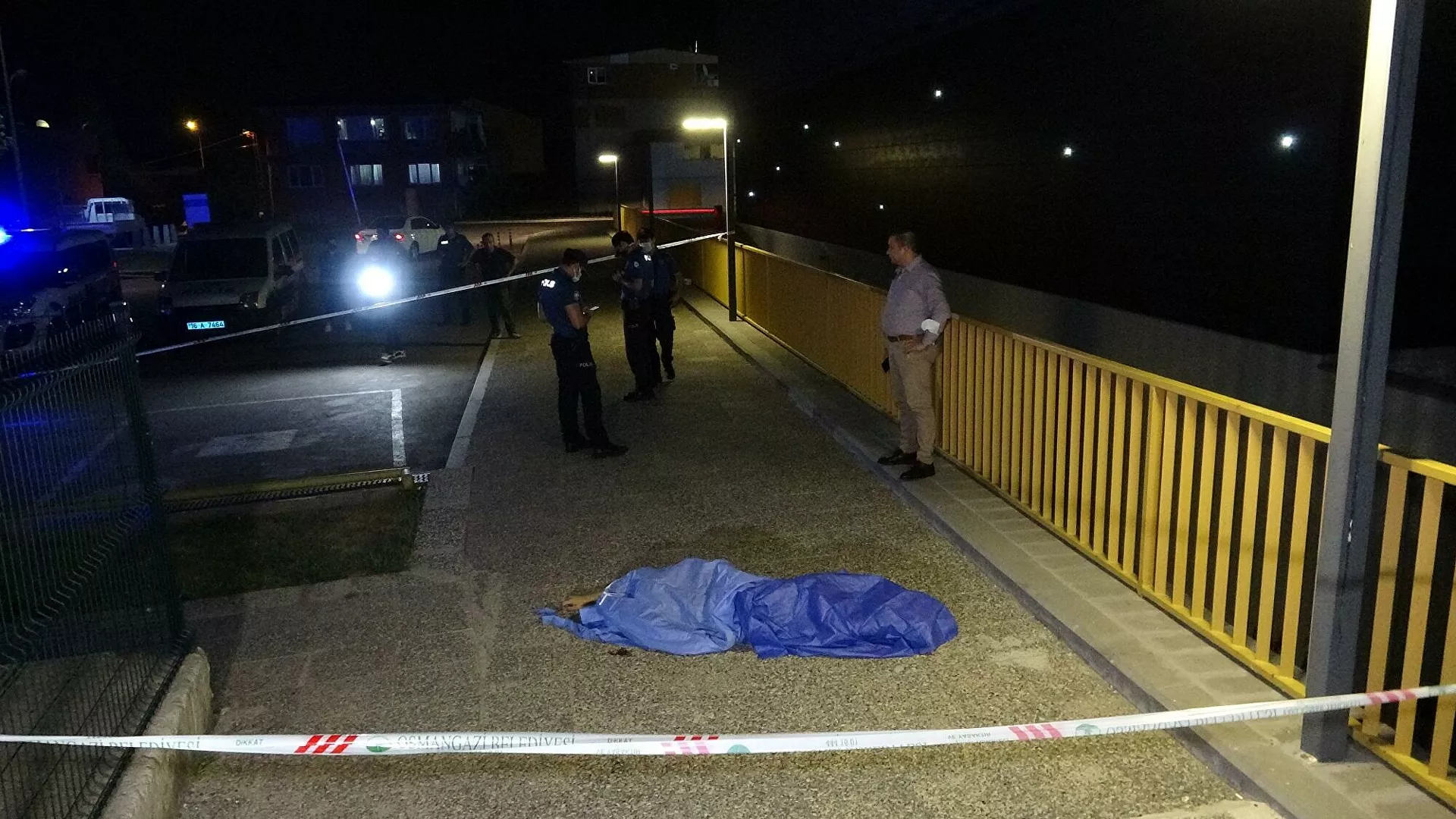 Parkta erkek cesedi bulundu