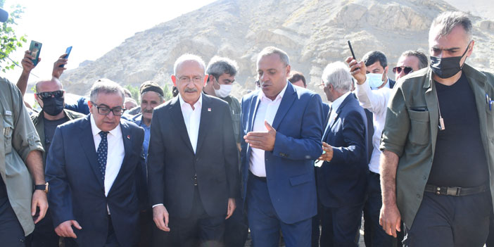 CHP lideri Kılıçdaroğlu Van'daki sel bölgesini ziyaret etti!
