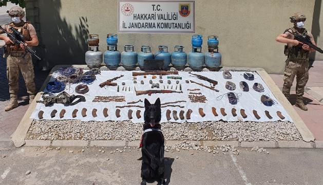 Yüksekova'da PKK'ya ait çok sayıda silah ve mühimmat ele geçirildi