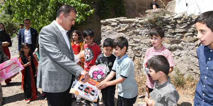 Vali Akbıyık'tan sınır köylerine ziyaret