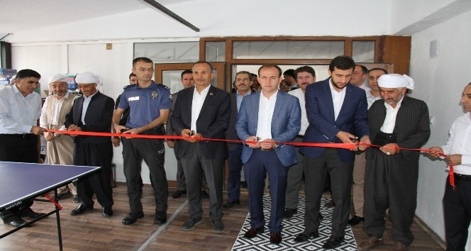 Şemdinli'de Nehri Gençlik Kitap Kahve açıldı