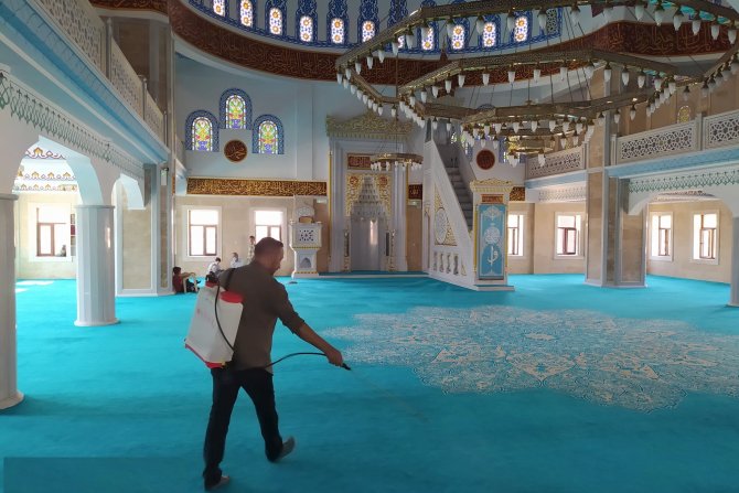 Hakkari'de camiler dezenfekten edildi