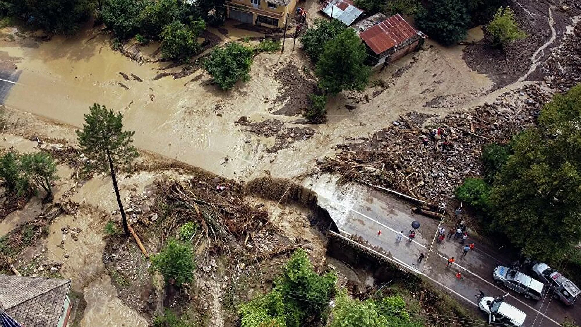 Sel felaketinde can kaybı 38'e yükseldi