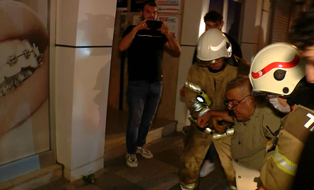 5 katlı binada yangın paniği