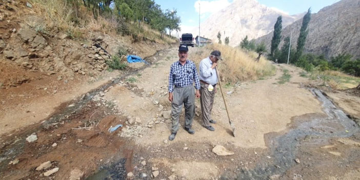 20 gündür sokağa akan su mahalleliyi bezdirdi!