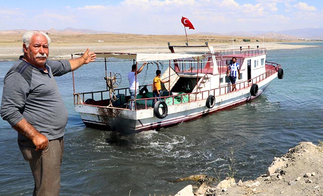 Kuraklık Van Gölü'nde balıkçıları etkiledi