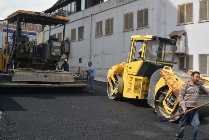 Hakkari'de asfalt çalışması devam ediyor