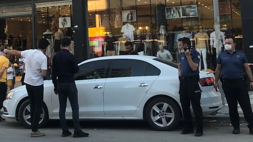 Otomobile ateş açıldı; baba öldü, oğlu yaralandı
