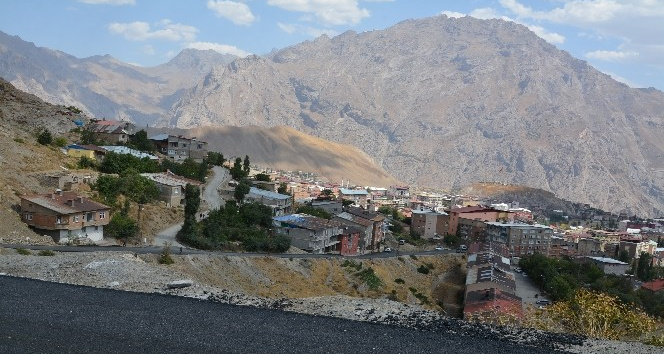 Hakkari'de mahalle yolları asfaltlanıyor