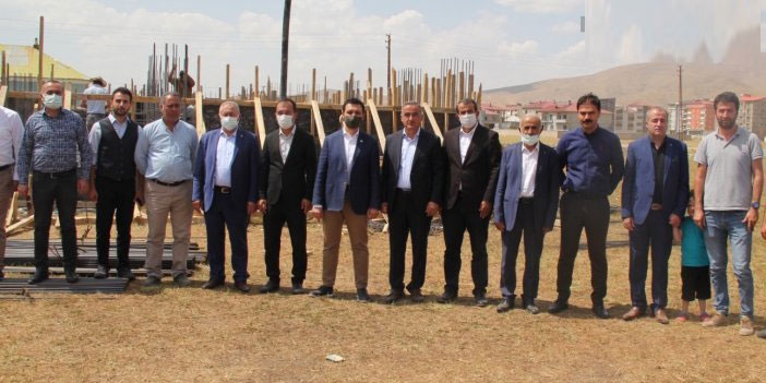 Yüksekova'da iş insanı Haşim Akın tarafından yaptırılan caminin temeli atıldı