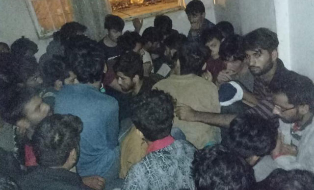 Van'da, iki apartman dairesinde saklanan 115 kaçak göçmen yakalandı