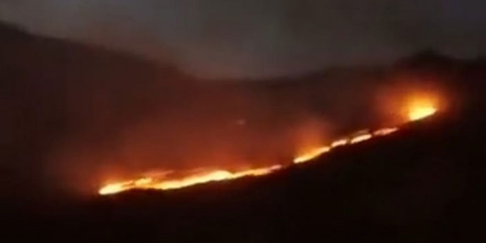 Şemdinli'de çıkan yangına müdahale ediliyor