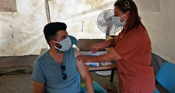 Yüksekovalılar 'Mavi' kategoride kalmak için aşılarını yaptırmaya devam ediyor