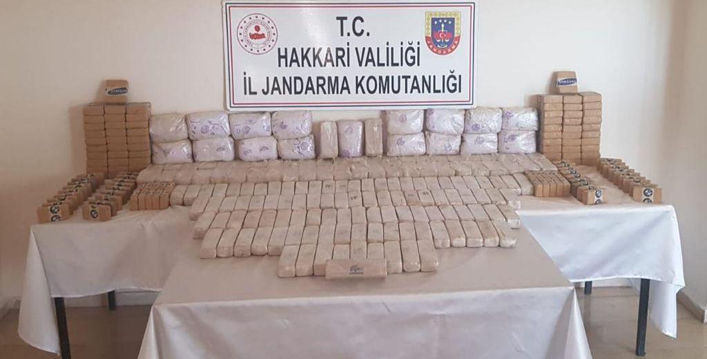 Yüksekova'da toprağa gömülü 191 kilo eroin ele geçirildi