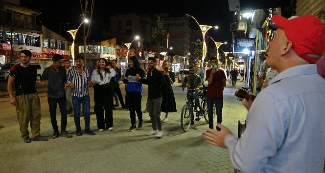 Ukraynalılar söyledi, Yüksekovalılar halay çekti