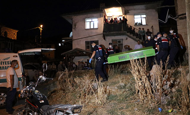 Eşi ve oğlunu öldürüp, intihar etti iddiası