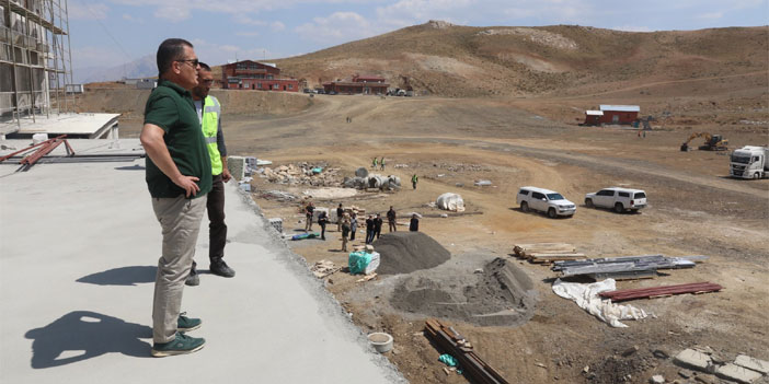 Vali Akbıyık, 130 yataklı otelde incelemelerde bulundu