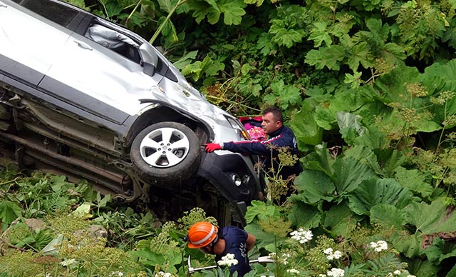25 metre uçurumdan yuvarlandı