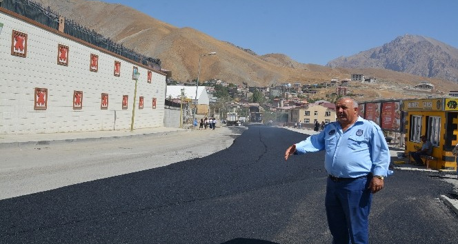Hakkari'de yollar asfaltlanıyor