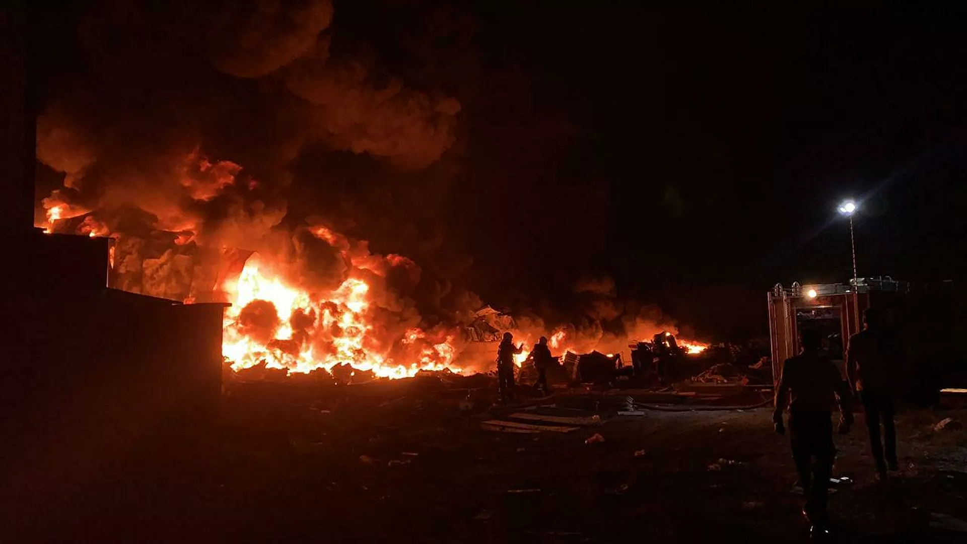 Plastik fabrikasında yangın