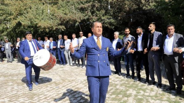 Hakkarili Aydın Aydın aşıya dikkat çekmek için düğünde aşı oldu